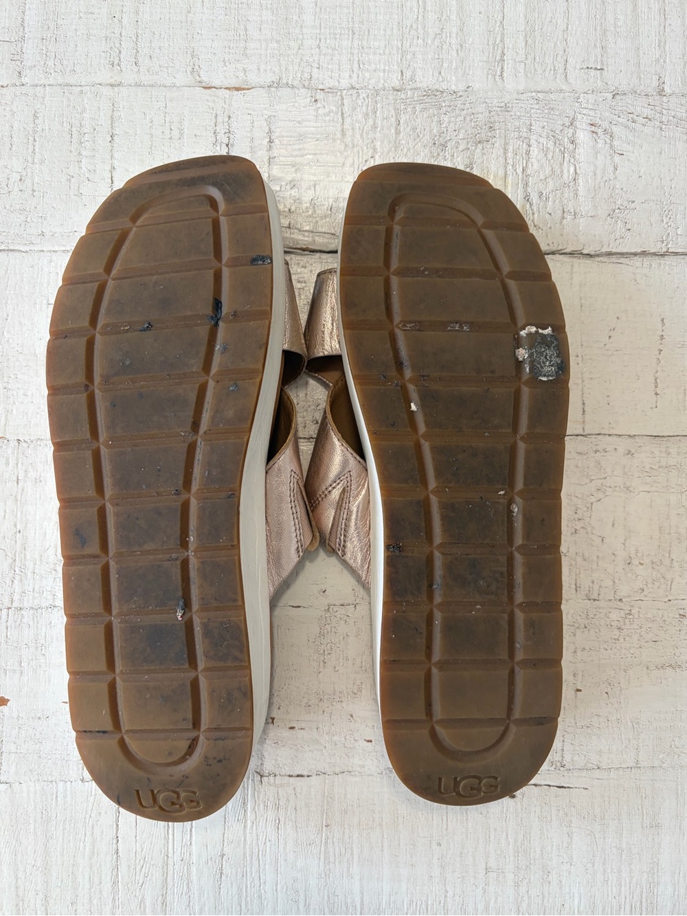 UGG Emily Slides size 10 Metallic Gold‎ Leather Sandals Criss Cross Straps - Picture 11 of 13
